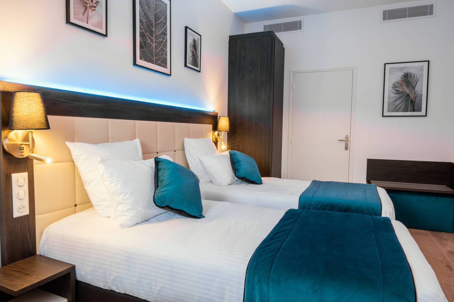 Double beds | Les Cottages de France, hotel near CDG airport and Villepinte